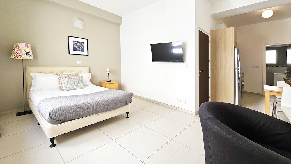 Phaedrus Living Ledras Residences 104