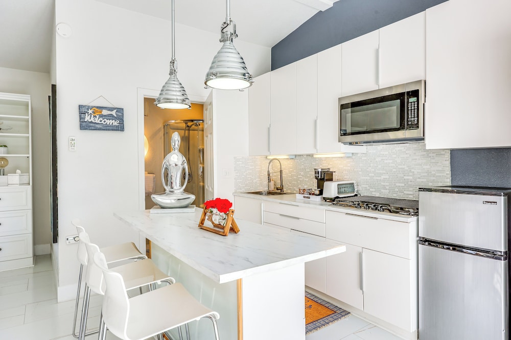 Golf, Shop & Hike: Sleek Rancho Mirage Studio