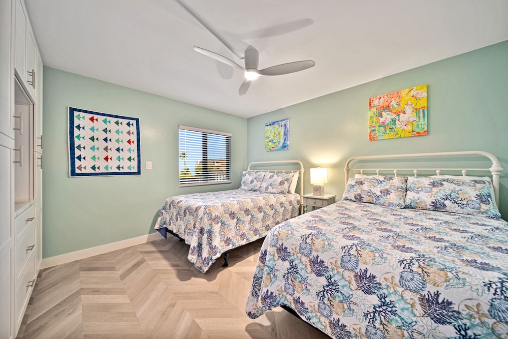 Loggerhead Cay 443 Pet Friendly on the Beach