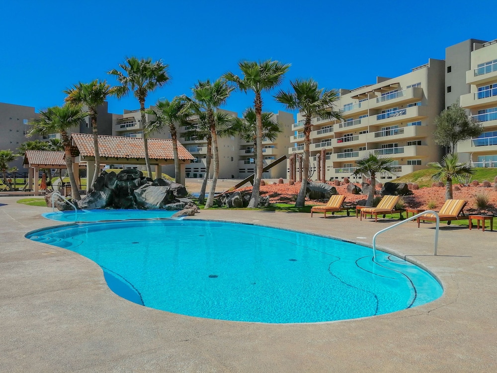 Admire Sea View From a Stunning Condo