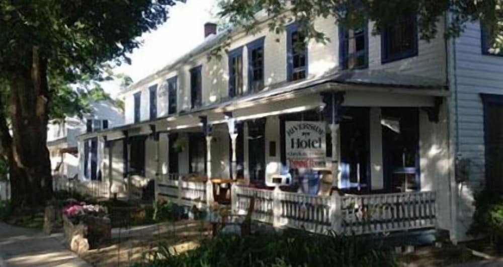 Riverside Hotel