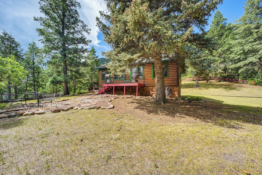 Mtn-view Cascade Cabin Near Garden of the Gods!