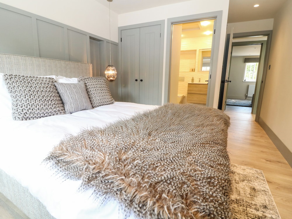 12 Manor Farm Close