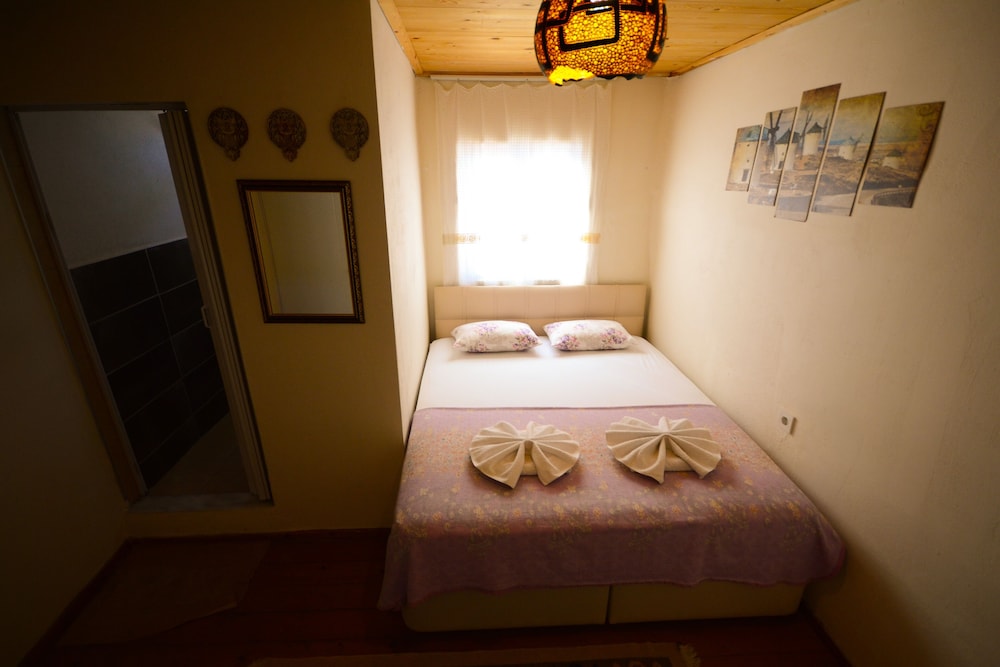 Ayvalik Moda Pansiyon - Image 78