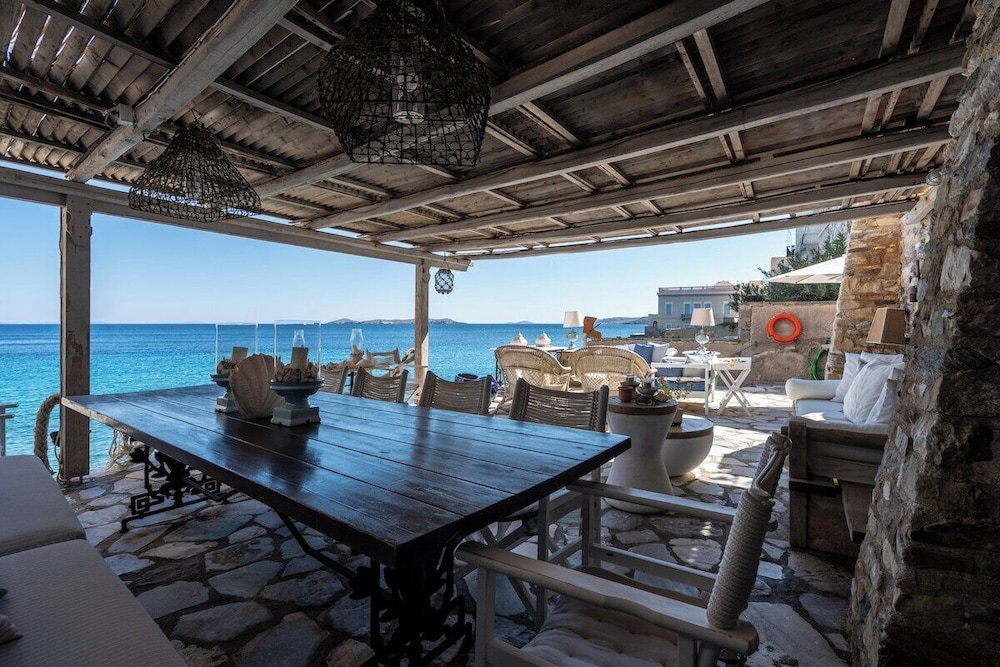 Seaside Neoclassical Property in Vaporia Ermoupoli