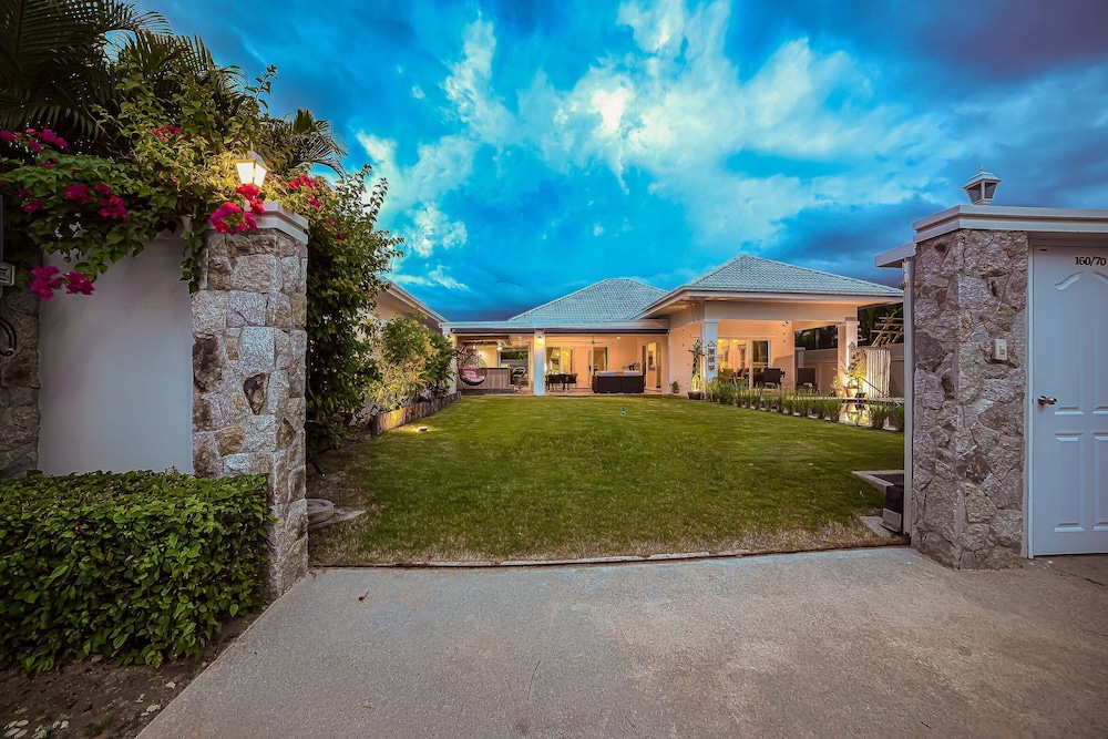 Cozy 3 Bedroom Pool Villa L70 view 4