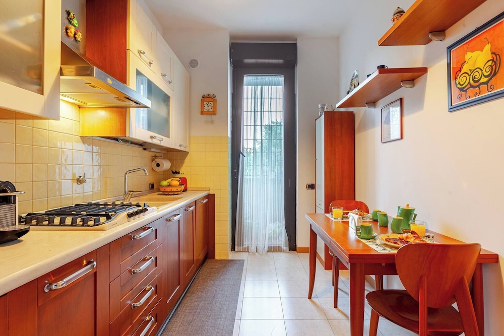 Cozy Eur Apartment With Central Location