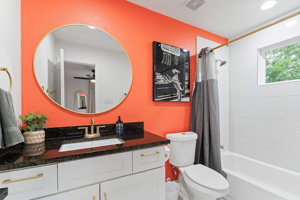 NRG Medcenter 4BD 4 5BA w Fencedyard Washerdryer