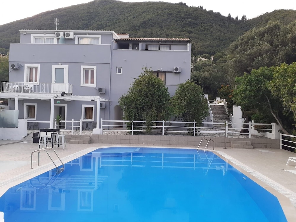Olga's Sea View Studios -500m from Ipsos