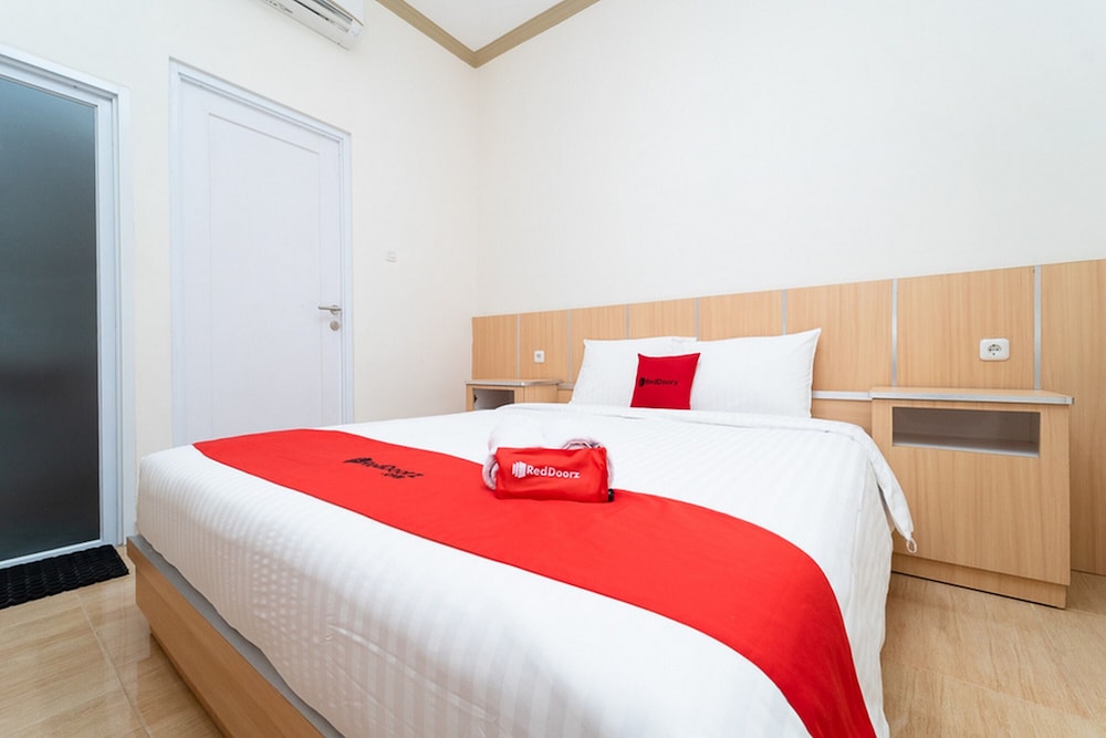 RedDoorz near Griya Agung Palembang view 5