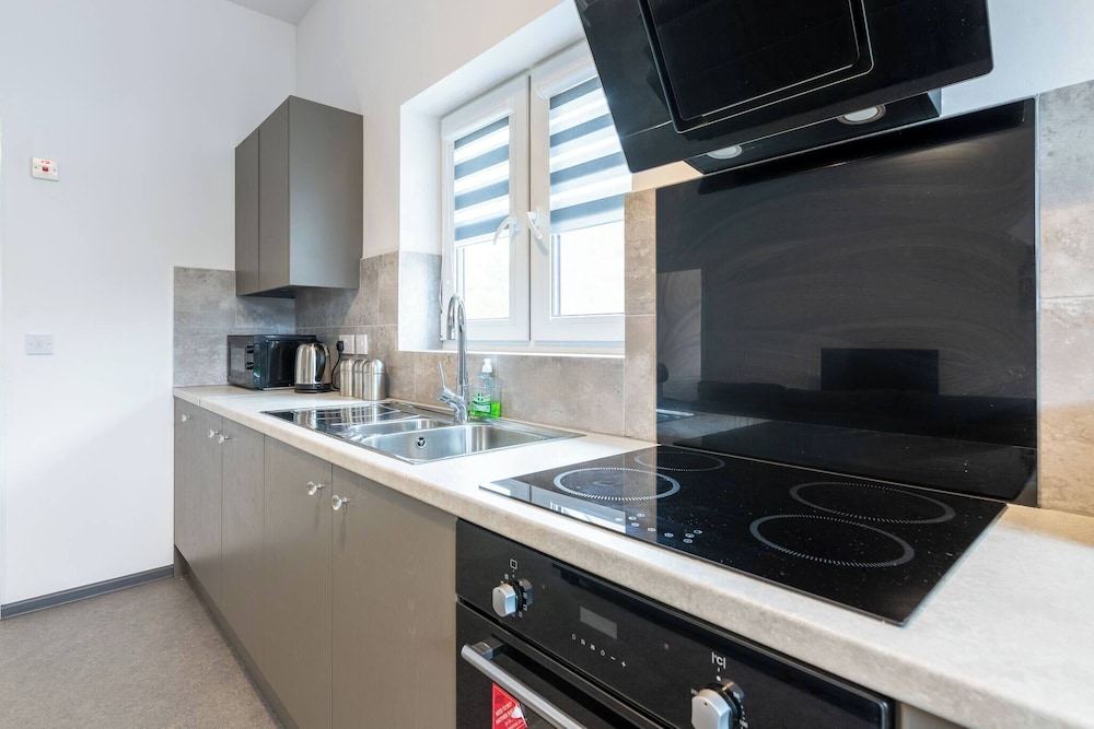 The Elderns Spacious 2BR Netflix Parkingshops