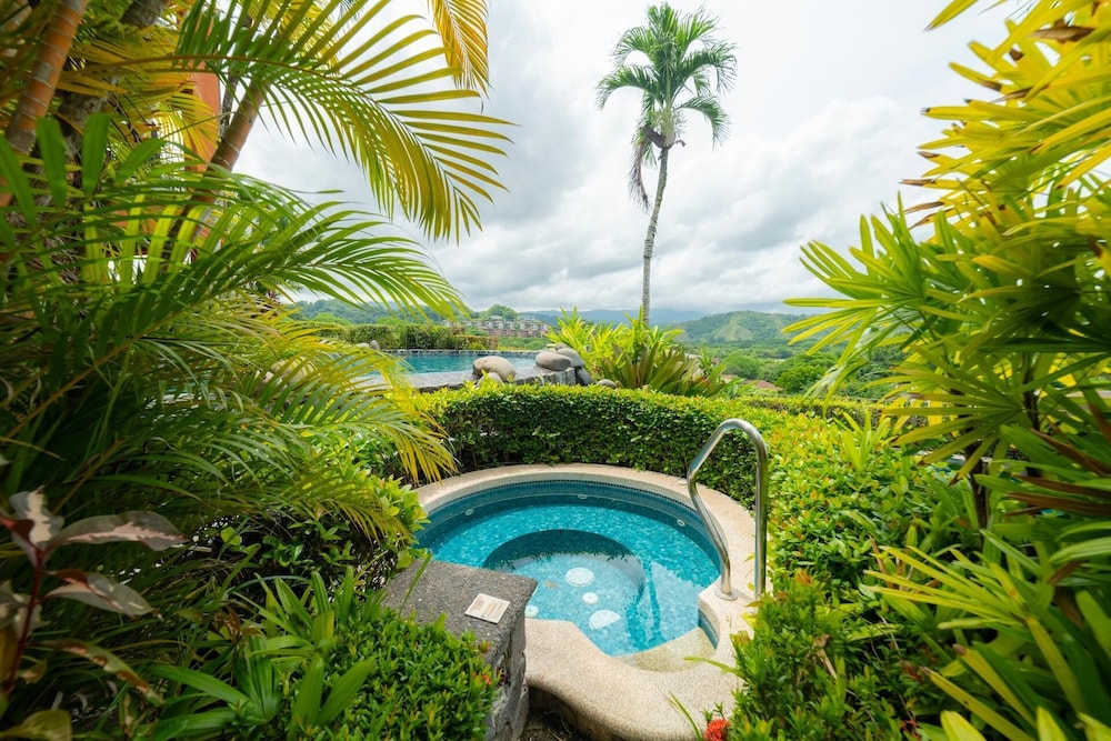 Montebello 2E 3bdrm 3bath Ocean View
