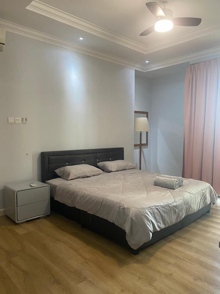 3R Balcony & Wifi Haven
