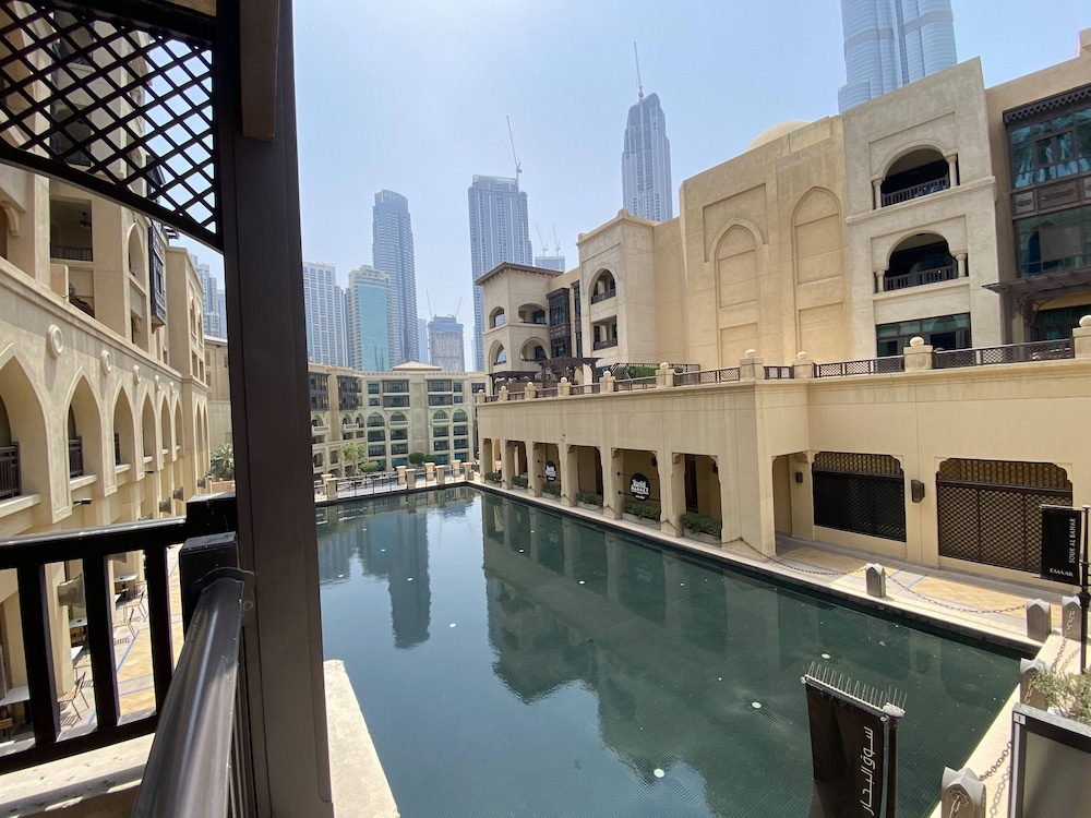 Lux BnB I Souk Al Bahar I Burj Khalifa Views