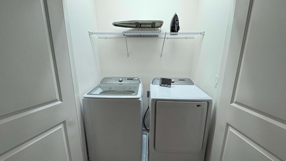 Family Friendly 12bd w Jacuzzi Veranda Palms 4401