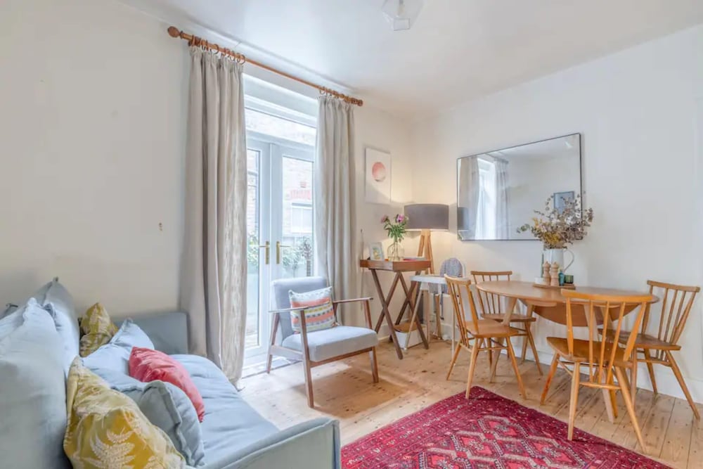 Newly Renovated 2 Bedroom Apartment in Earlsfield With Garden