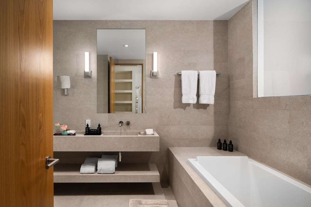 La Mer Villa West Luxury Oceanfront on Sapodilla Bay
