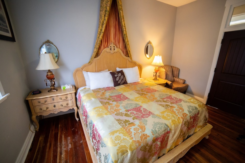 Oak Tree Hotel