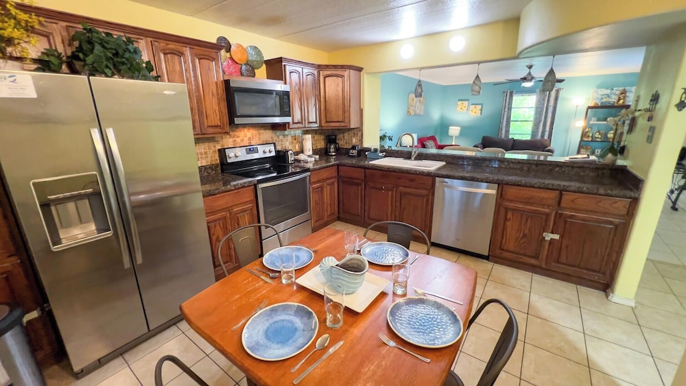 Island Condo - 1st Floor - Pool - Patio