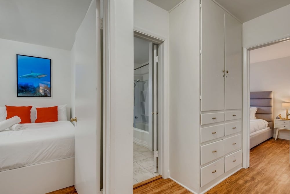Walk To Beach 2BR Top Location - AA