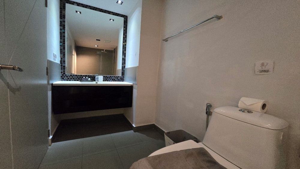 Bright & Breezy -1BR T1 211