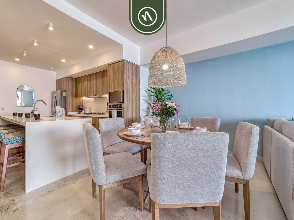 Luxury Oceanfront 3 BR Condo - Pools