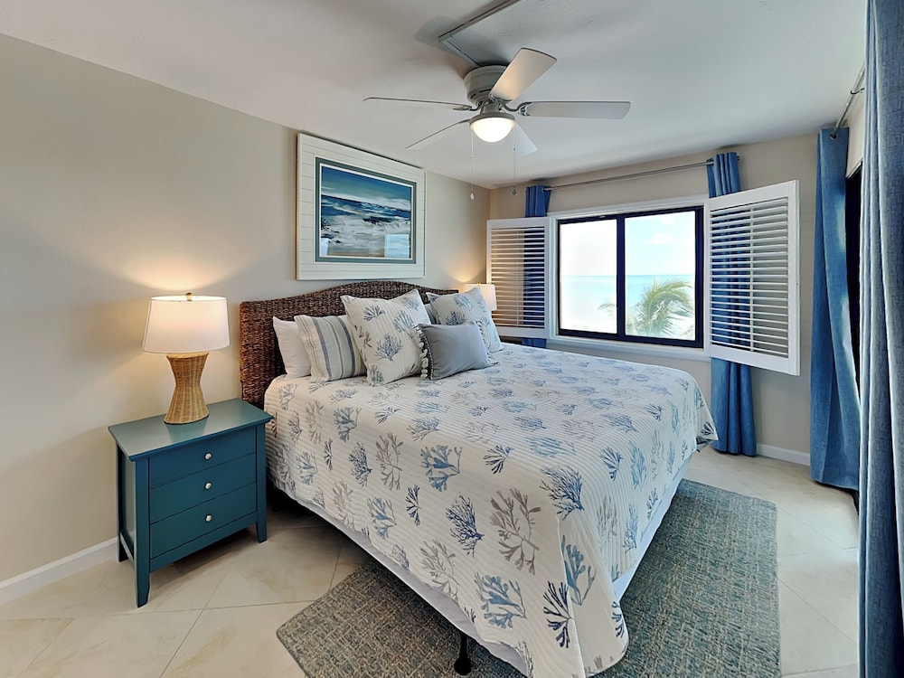 Seaside 4 by Distinctive Beach Rentals