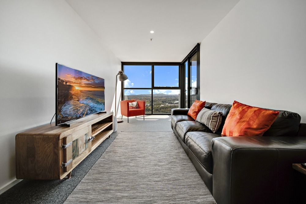Chic 1-bed With Stunning Lake View & Indoor Pool
