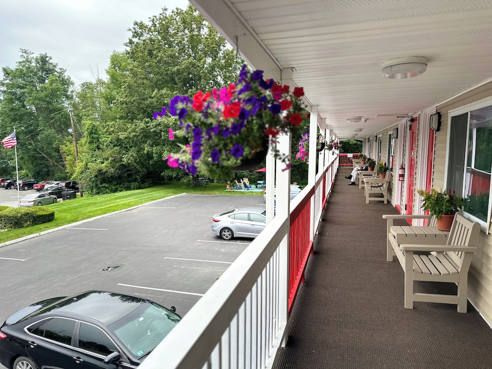 Cozy Corner Motel