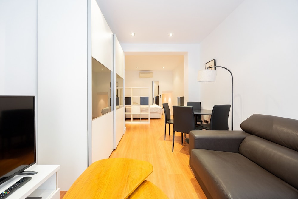 Prado in Madrid With 1 Bedrooms and 1 Bathrooms