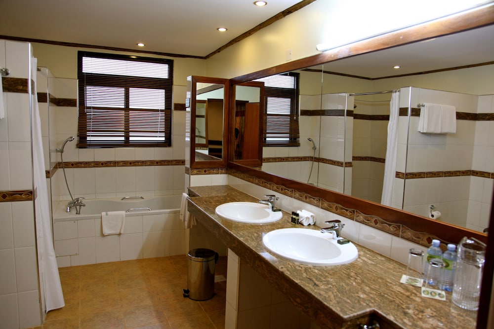 Chobe Safari Lodge | East Africa Uganda