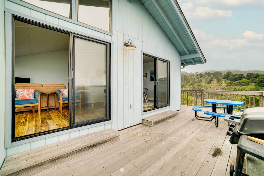 'rahus Ocean Refuge' With Manchester Coast Views! view 3