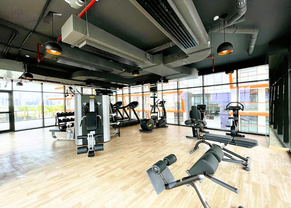 Modern 1BR with Pool and Gym Al Jaddaf