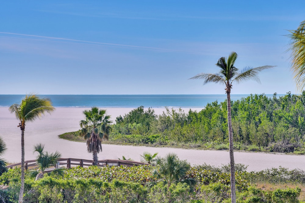 Sunset View & On Beach: Marco Island Condo