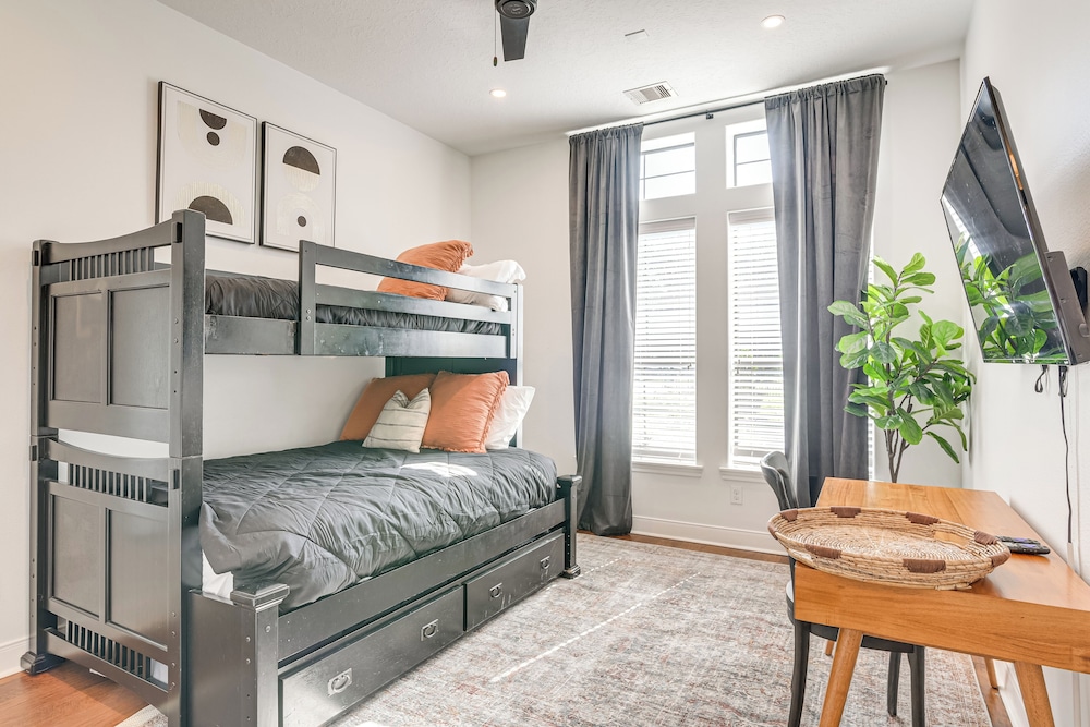 Pool & Hot Tub: Family-friendly Houston Area Home!