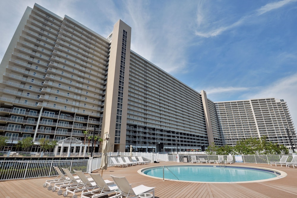 Laketown Wharf 2123 3 Bedroom Condo