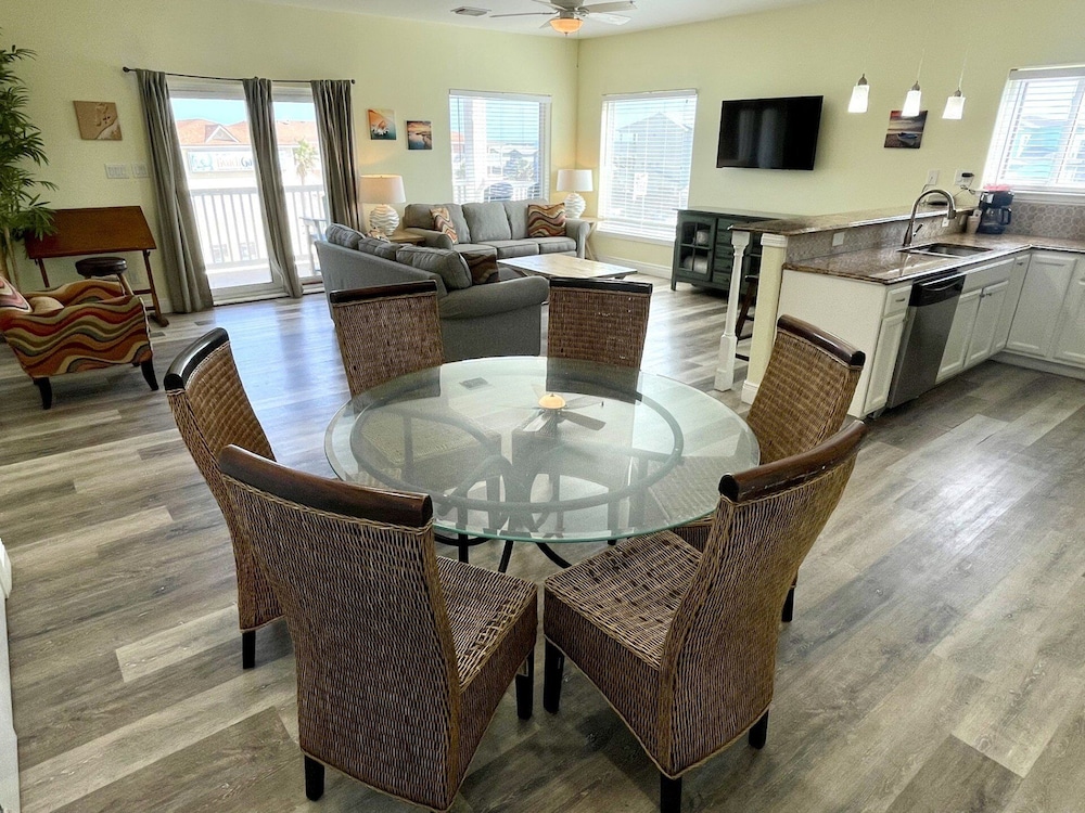 Beachgate Condo Suites And Hotel 322 2 Bedroom Condo