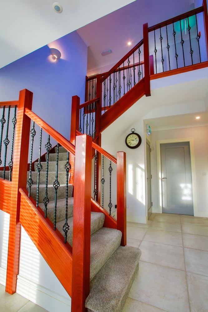 The Red Cottage & Stables