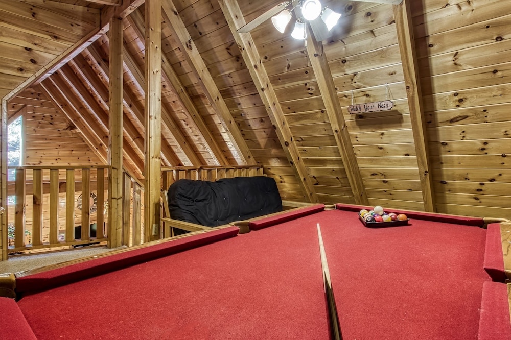 ER227 - Bearry Nice Great Location - Close To Town! 1 Bedroom Cabin by RedAwning view 2