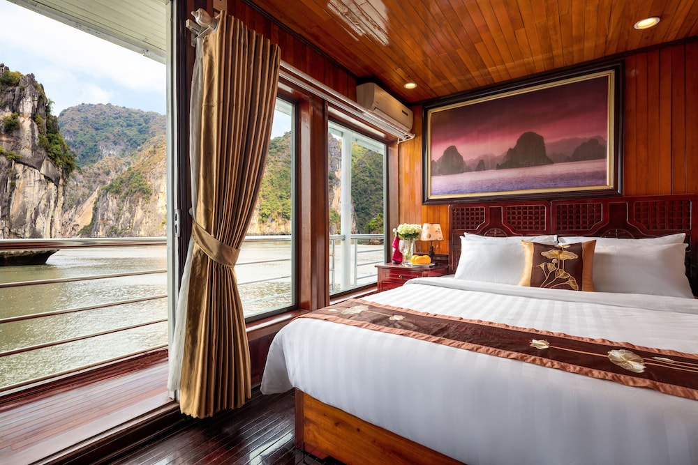 Cozy Bay Classic Cruise view 4