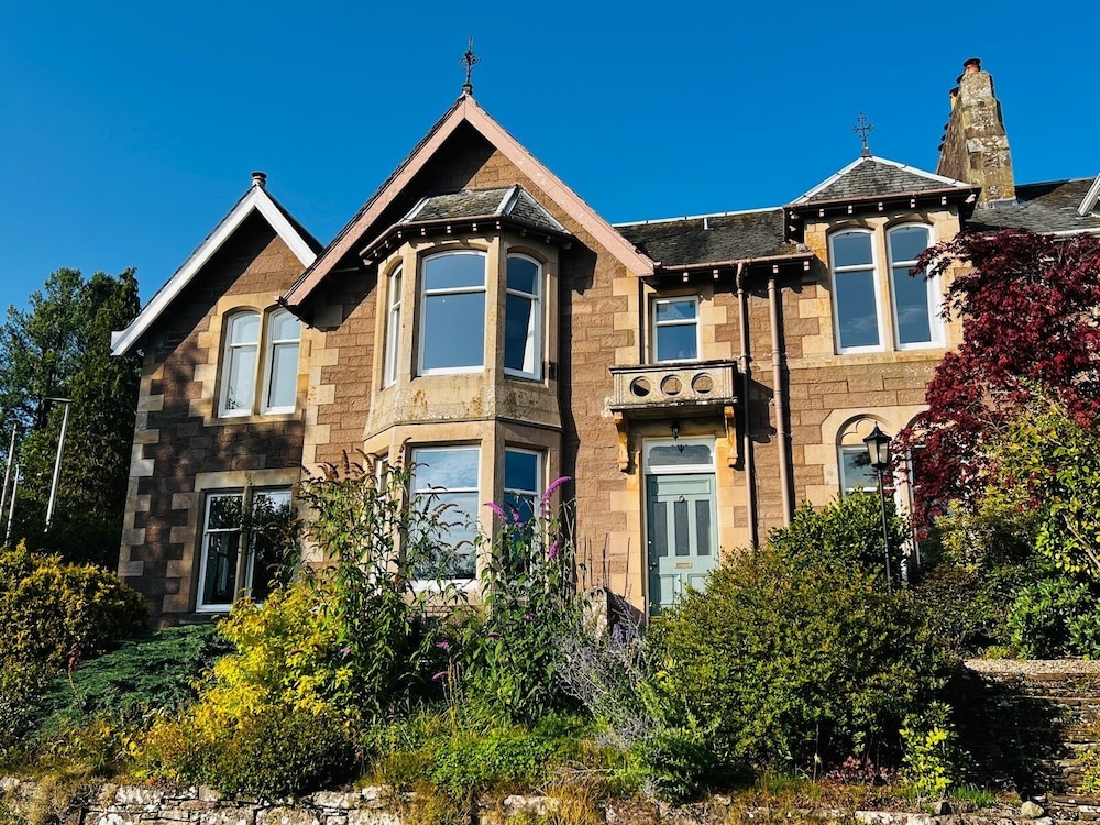 Dungora House