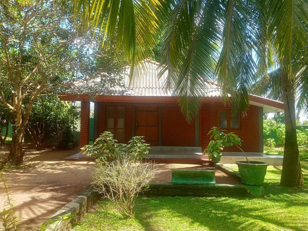 Kumbuk Sewana Villa