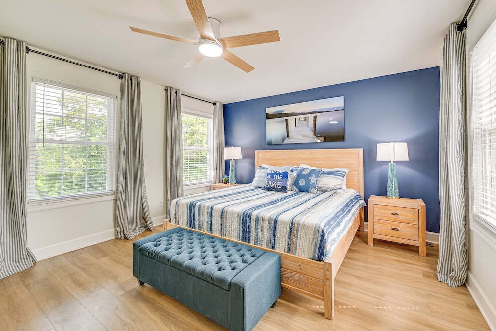 Pool, Lake Views, Dock & More: Mt Vernon Getaway