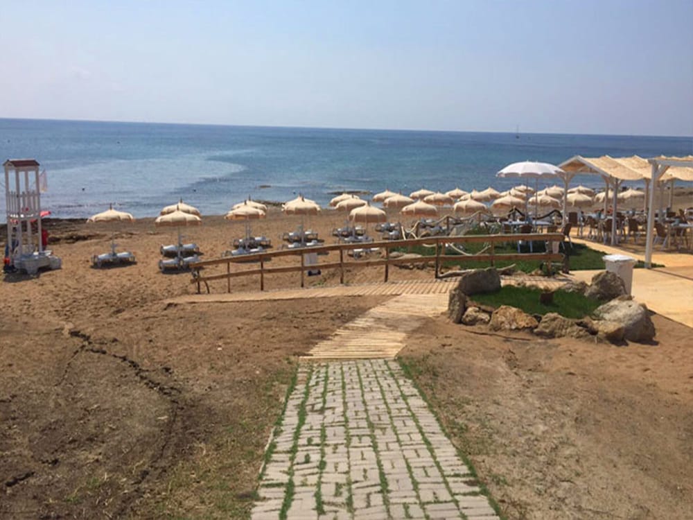 Apartment With Garden or Terrace Near sea