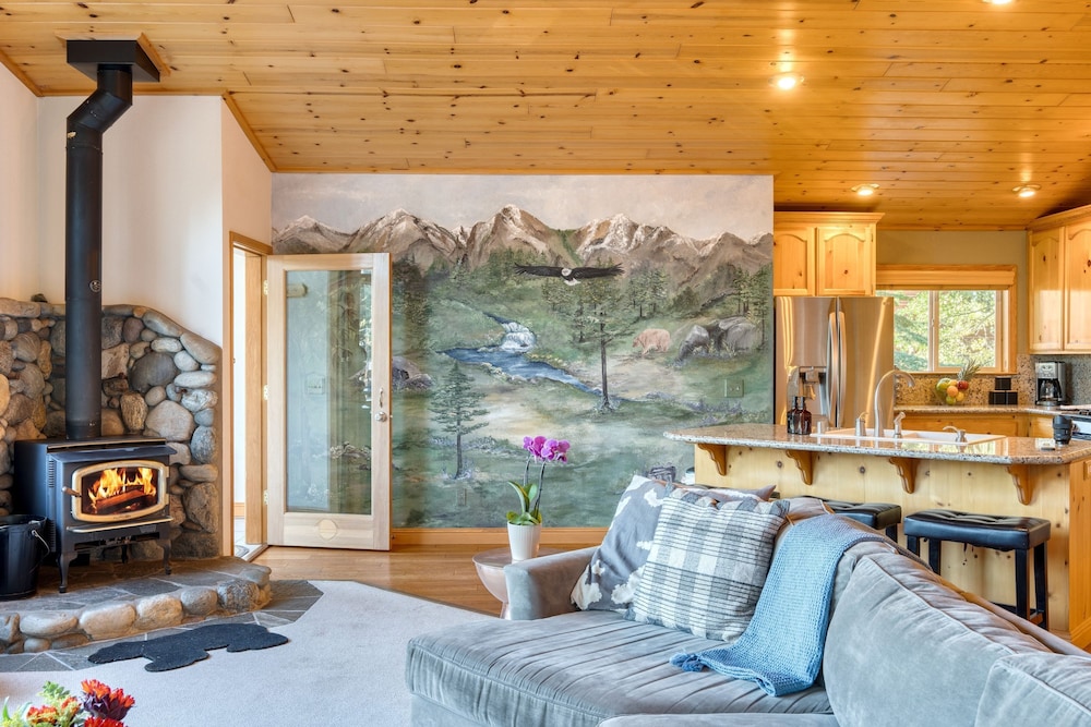 Golden Summit by Avantstay Stunning Secluded Cabin w Access to Tahoe Donner