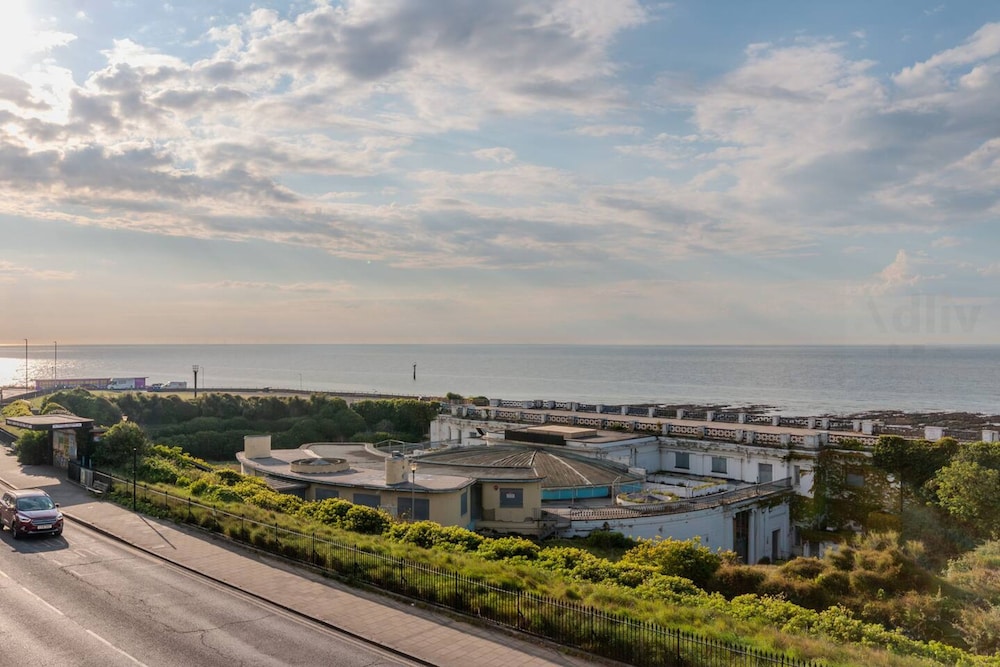 Stunning Sea View Georgian Retreat by Adliv