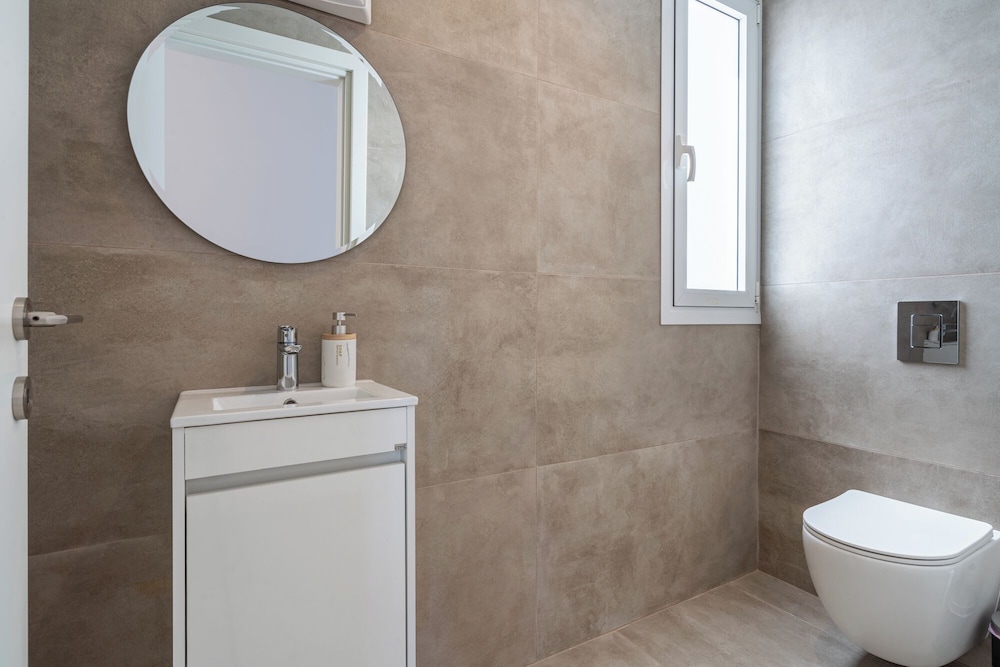 Blu Horizon - Stylish Living with Pool & Balconies in Protaras
