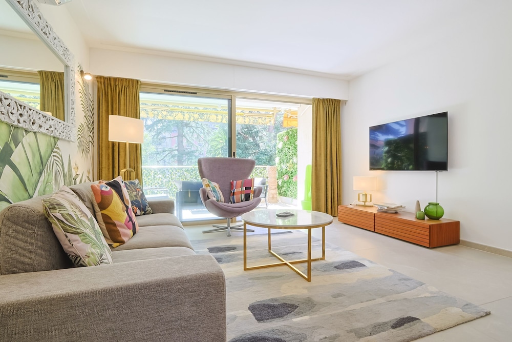 Le Jungle in Cannes With 2 Bedrooms and 2 Bathrooms