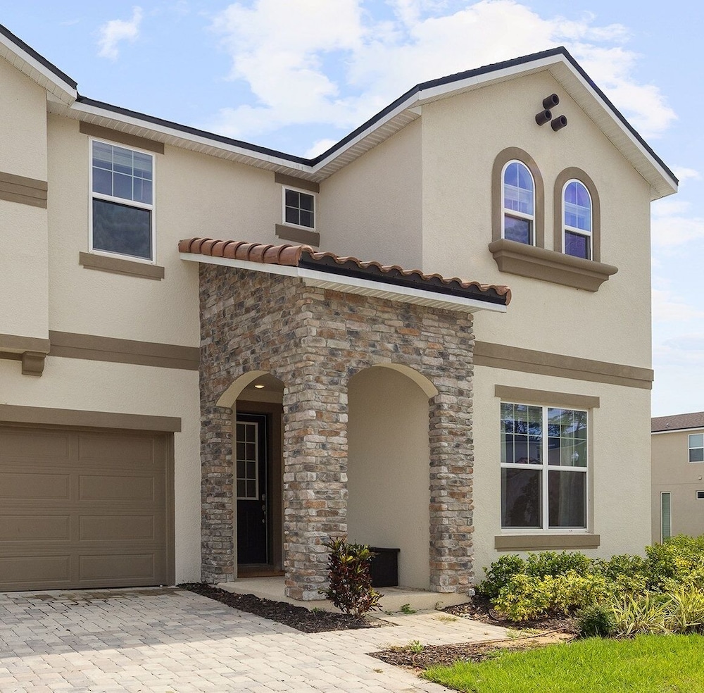 Coconut Breeze Getaway - Resort Facilities Access 9 Bedroom Home by Overmoon view 5