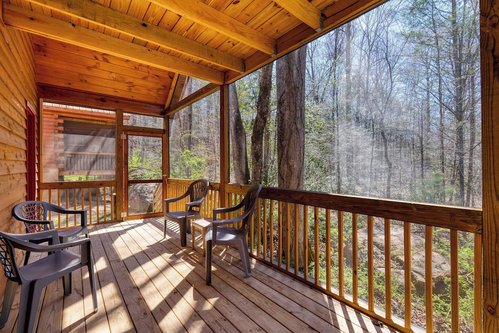 Hot Tub + Foosball Access to Pool, Tennis, Gym Chill'n in the Smokies